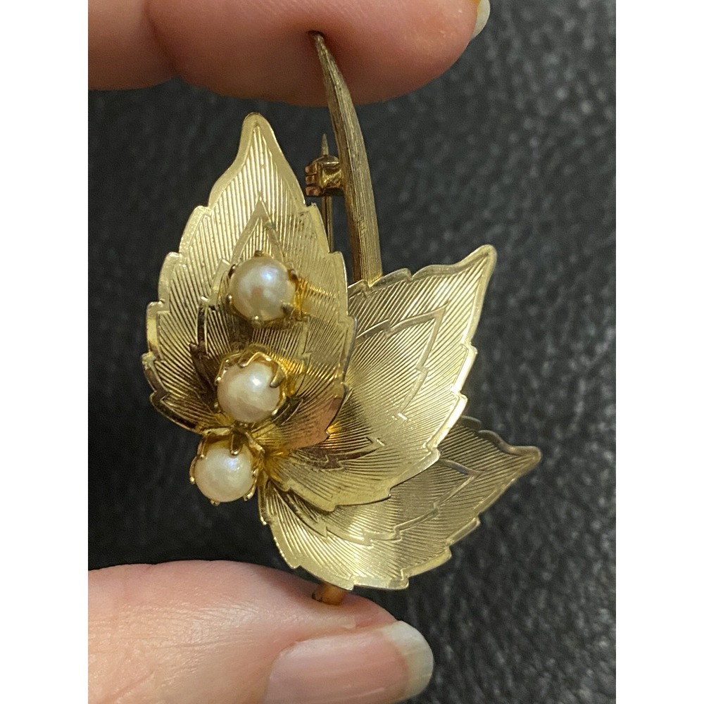 Brooks Signed Gold Tone Metal 3-Leaves Brooch Pin Simulated Pearls 2 in Vintage
